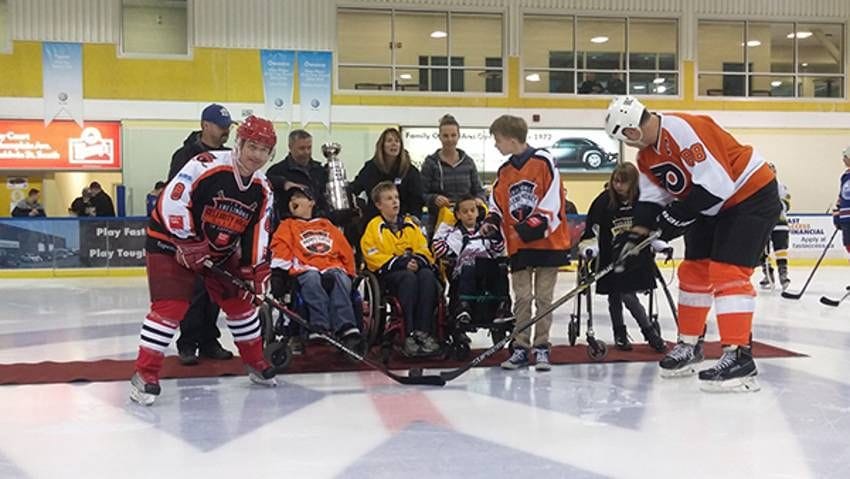 Lindros helps raise $330,000 for Easter Seals